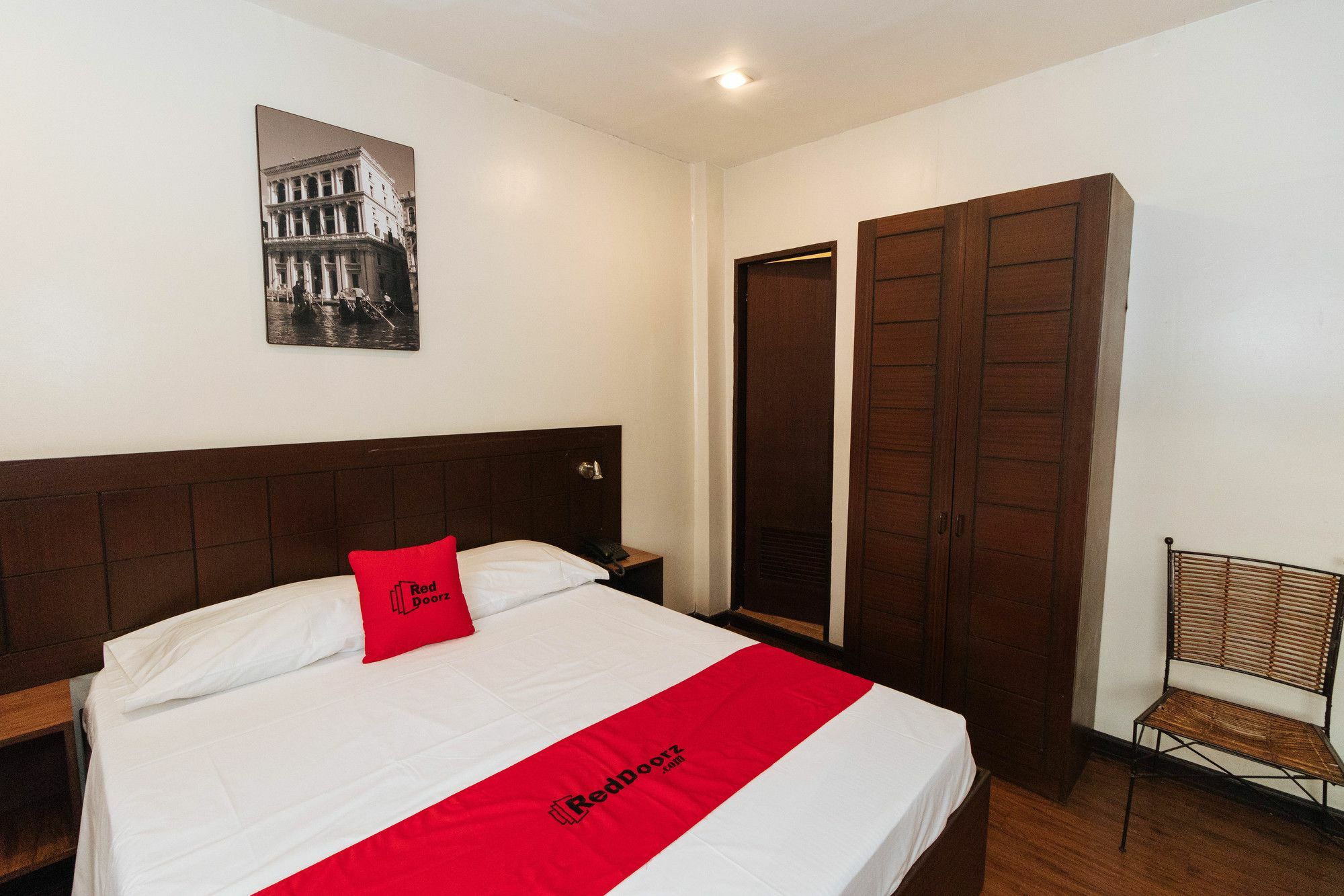 Reddoorz San Antonio Makati Hotell Manila Exteriör bild