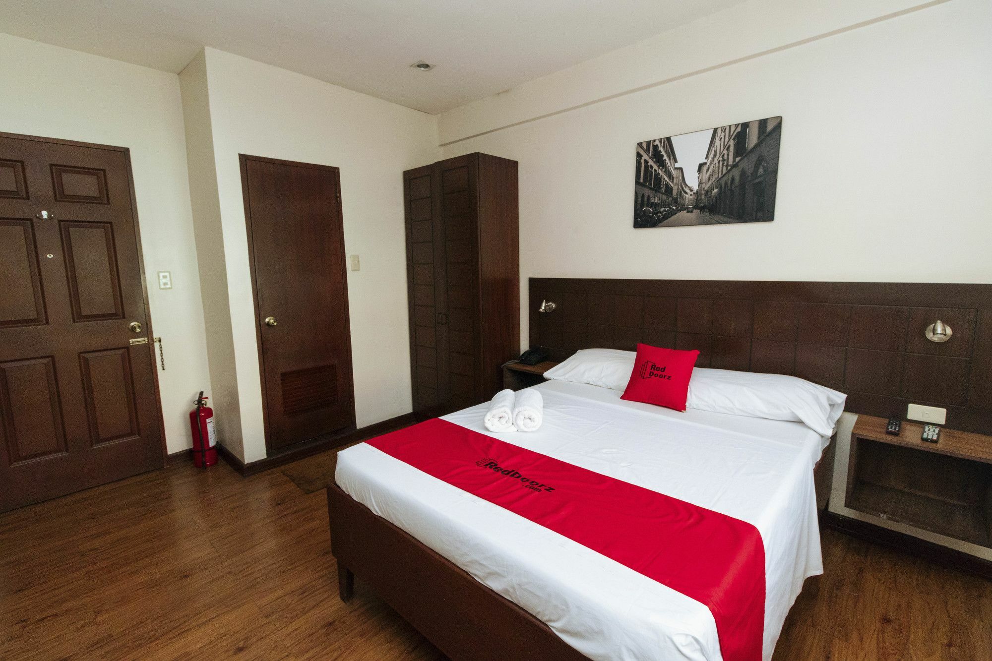 Reddoorz San Antonio Makati Hotell Manila Exteriör bild