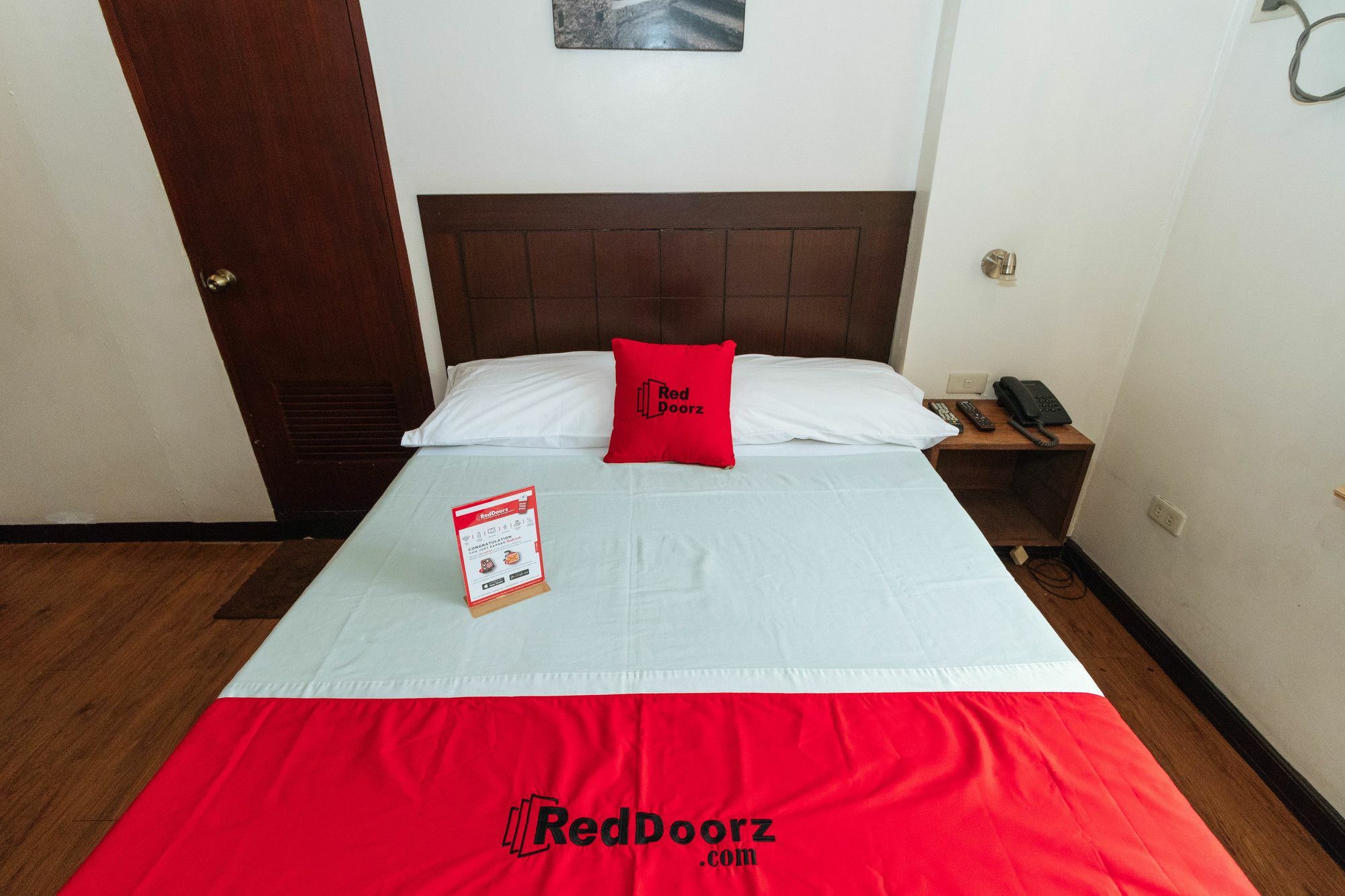 Reddoorz San Antonio Makati Hotell Manila Exteriör bild